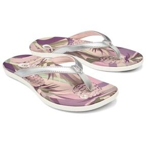 Olukai Women's Ho'Opio Hau flip flops in Silver/Pineapple size 5